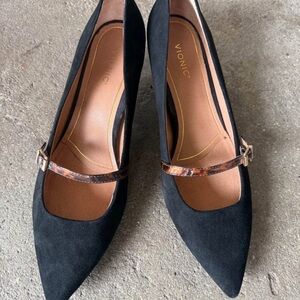 Vionic Black Heels with Tortoise Accent
